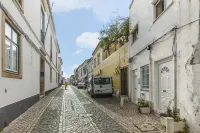A40 - Castle Arch Apartment Hôtels à : São Sebastião