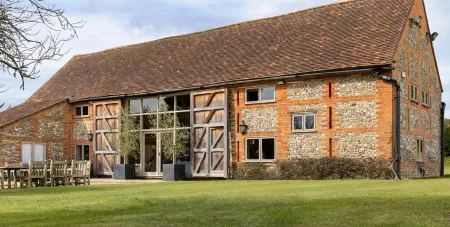 Barn conversion, 10 mins from Henley-on-Thames. Tennis court & indoor pool. Отели рядом с достопримечательностью «Stonor Park & Gardens»