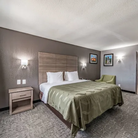 Quality Inn I-10 East Near Frost Bank Center Отели рядом с достопримечательностью «AT&T Центр»