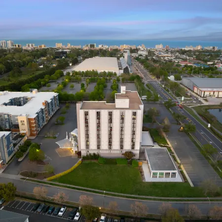 DoubleTree by Hilton Virginia Beach Отели рядом с достопримечательностью «Пляж Кроатан-Бич»