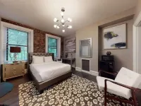 Premier Suites Bay Village Hotels near جزيرة القلعة