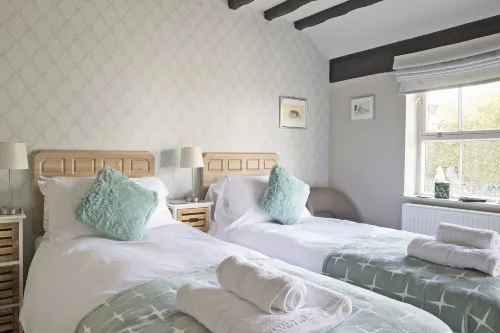Hawthorn Farm Guest House - Homestays