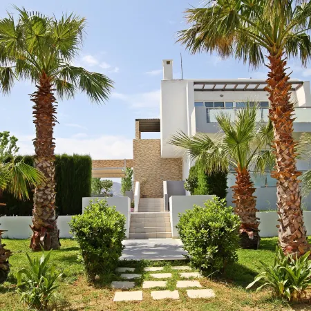 Xenos Villa 1 with Private Swimming Pool Near the Sea