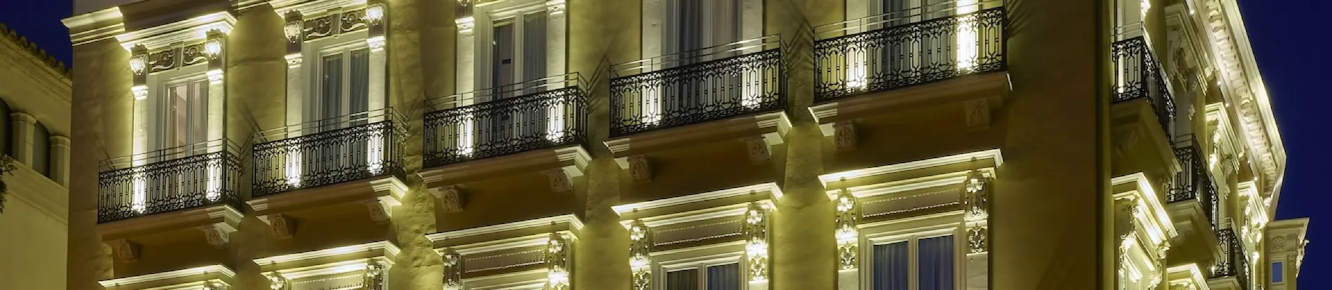 Khách sạn cao cấp