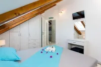 Mali Skoj Apartment Hotels near Sipan