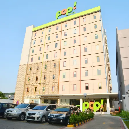 Pop! Hotel Tebet Jakarta Отели рядом с достопримечательностью «Торговый центр Epicentrum Walk»