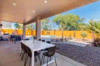 Colorful 3BR Home /Private, Patio +Pool+Hot Tub