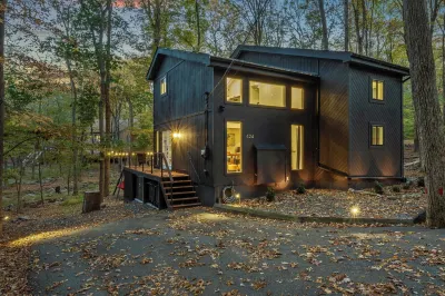 Somerset Lodge by Avantstay Hot Tub, Lake Access + Community Amenities Hotels near Downs At East Stroudsburg