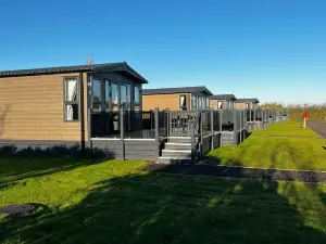 Sure Studio by Best Western Brackenborough Lakes & Resort