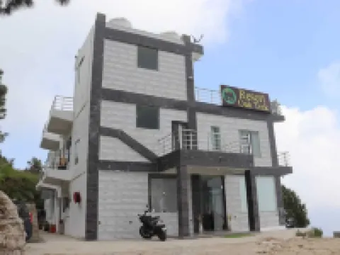 Oak Trek resort Hotels in Lansdowne