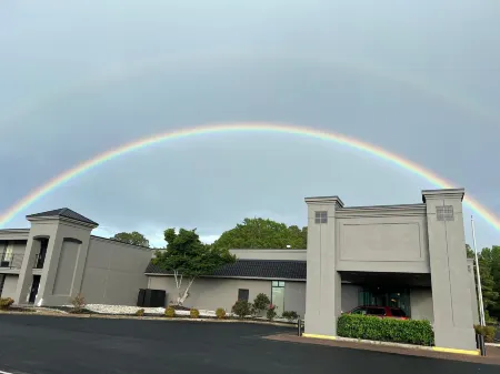 The Nest Hotel Suffolk Отели рядом с достопримечательностью «Riddick's Folly House Museum»