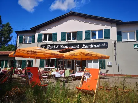 Landlust Hotel Отели в г. Нойглобзо