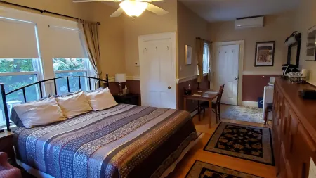 The Morrison House Bed and Breakfast Отели рядом с достопримечательностью «Ассембли Роу»