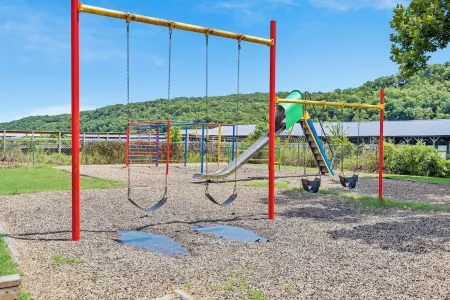 Charming Lake View cottage in tranquil Rockaway Beach