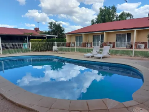 Emerald Explorers Inn