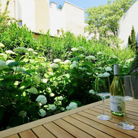 Parks 73 the Townhouse Hotel Отели рядом с достопримечательностью «Железнодорожная станция Реннвег»