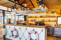 Yachter Club Modrá Čajka Hotel di Samorin