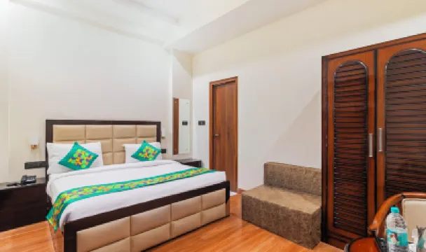 Treebo Brij Kaushal, Near Prem Mandir Hotels near Banke Bihari Temple