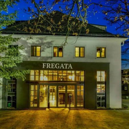 Fregata Kołobrzeg Отели рядом с достопримечательностью «Причал Колобжега»