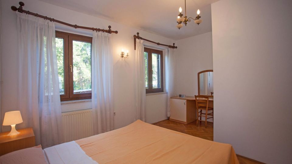 Apartments and Room Agata