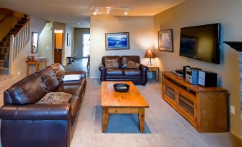 Thunder Ridge by Fernie Lodging CO