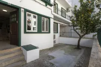 Lemon Hostel Faro Hotels in Ольяу