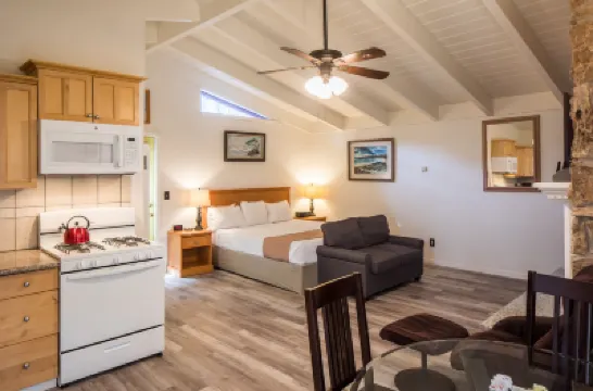 アンドリル ファイアプレース コテージズ ラバーズ・ポイント・パーク周辺のホテル