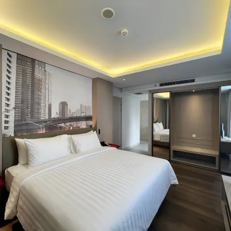 Ra Suites Simatupang Отели рядом с достопримечательностью «Торговый центр Cilandak»