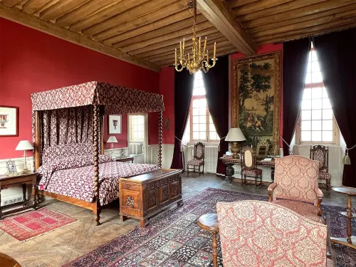 Château de La Rivière Hotels in Manou