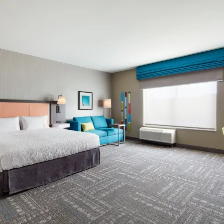 Hampton Inn & Suites Chicago Waukegan