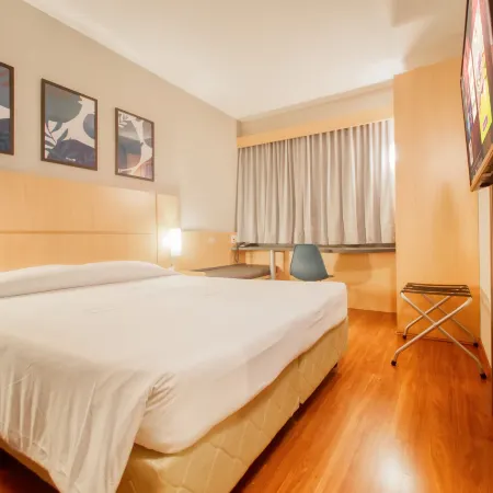 Hus Hotel Dourados
