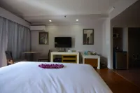 Days Inn by Wyndham Guam-Tamuning Отели в г. Дзонья