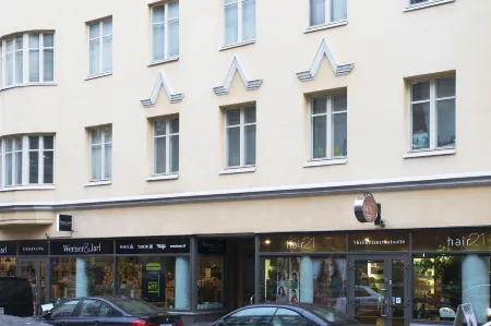 2Ndhomes 2Br City Center Penthouse with Balcony and Sauna Отели рядом с достопримечательностью «Ботанический сад Хельсинкского университета»