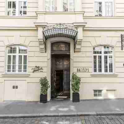 Hotel Josefine Hotel Exterior