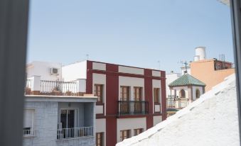 Ayz Frailes - Auto Check-in Property