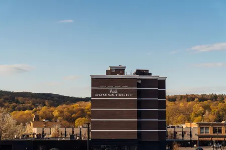 Hotel Downstreet, Ascend Hotel Collection Отели в г. Адамс