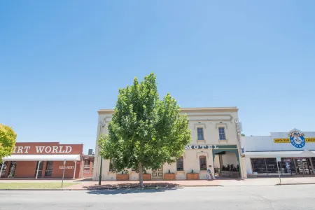 Elm Court Motel Отели рядом с достопримечательностью «Albury Town Hall»