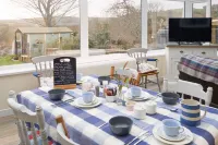 Vine Cottage Hotels in Par
