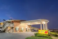 Super 8 by Wyndham Monroe West Hotel di Monroe