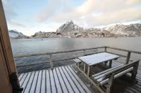 Reine Rorbuer - by Classic Norway Hotels - Mountain view