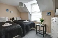 Walkers Court 3 Bedroom Apartment - 4-Star