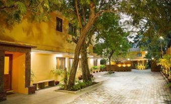 Hanu Reddy Residences Poes Garden