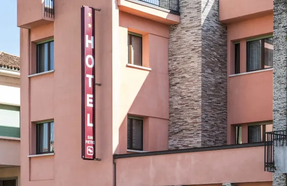 桑皮耶特洛酒店