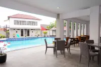Brits Hotel Pangkalan Bun - piscina