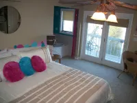 At the Waters Edge Bed & Breakfast Hotels in Kewaunee County