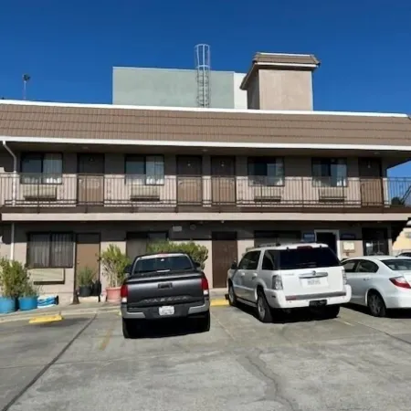 Crown Lodge Motel