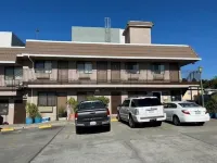 Crown Lodge Motel