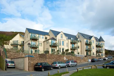 Beachcombers Apartments Hotels near The Bird