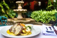 Estrada Hotel & Bistro - 3-Star