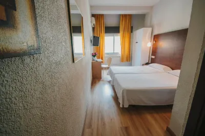 호텔 엠바하도르 알메리아 Playa Las Olas 주변 호텔